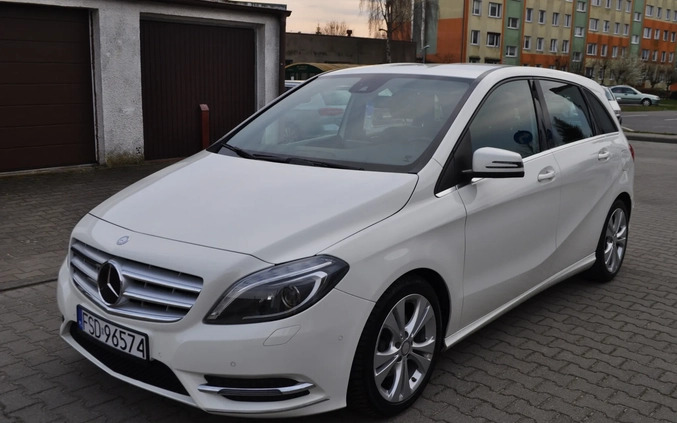 Mercedes-Benz Klasa B cena 49900 przebieg: 142000, rok produkcji 2014 z Drezdenko małe 781